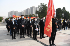 【精神文明建設】緬懷先烈 致敬英雄丨鄭投產(chǎn)業(yè)園全體員工赴鄭州烈士陵園開(kāi)展“清明祭英烈”主題活動(dòng)